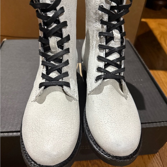 Frye White Combat Boots with Black Laces new - Picture 2 of 5
